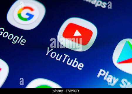 Kaliningrad, Russie, le 19 août 2018 : l'icône de l'application YouTube sur Samsung Galaxy S9 de l'écran du smartphone close-up. Youtube icône de l'application. Les médias sociaux ic Banque D'Images