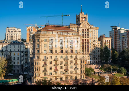 L'architecture soviétique sur les bâtiments de la rue Khreshchatyk à Kiev Banque D'Images