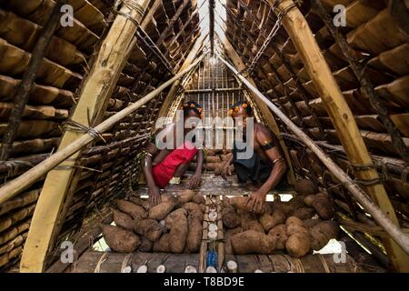 La Papouasie-Nouvelle-Guinée, Milne Bay Province, Encastreaux Trobriands, la mer, l'archipel de l'île de Kiriwina, Okaiboma Village, cérémonie d'Igname Banque D'Images