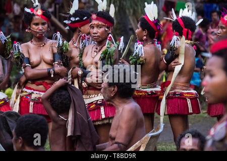 La Papouasie-Nouvelle-Guinée, Milne Bay Province, Encastreaux Trobriands, la mer, l'archipel de l'île de Kiriwina, Okaiboma Milamala Village, festival, danse cercle appelé Wosi Mwaya Banque D'Images