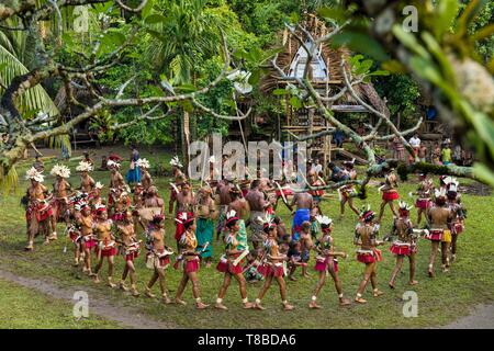 La Papouasie-Nouvelle-Guinée, Milne Bay Province, Encastreaux Trobriands, la mer, l'archipel de l'île de Kiriwina, Okaiboma Milamala Village, festival, danse cercle appelé Wosi Mwaya Banque D'Images