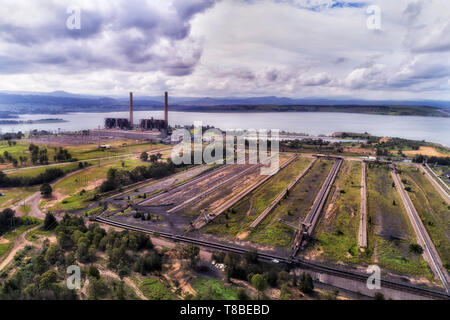 LIddell power station sur les rives du lac Liddell dans la région de Hunter Valley Australie la combustion des combustibles fossiles charbon noir extrait d'ouvrir des mines de charbon. Banque D'Images
