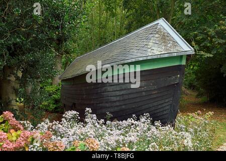 France, Seine Maritime, Pays de Caux, Cote d'Albatre, Etretat, la maison de Guy de Maupassant "La Guillette, caloge qui ont servi d'hébergement pour son valet Franþois Tassart, c'est un converti de la cabine d'un vieux bateau de pêche impropre à la navigation Banque D'Images