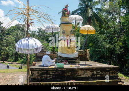 Au cours des rituels d'une cérémonie des hindous de Bali, Banque D'Images