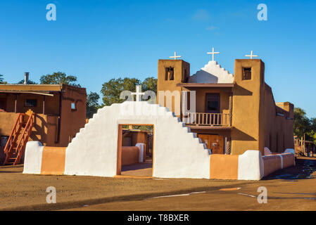 L'église de San Geronimo à Taos Pueblo, New Mexico Banque D'Images