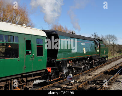 Bataille d'Angleterre n° du Pacifique 34070 feuilles Manston Corfe Castle station sur le chemin de fer Swanage dans le Dorset Banque D'Images