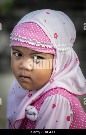 Portrait de jeune fille musulmane de Java, Java, Indonésie Banque D'Images