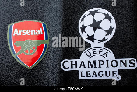 11 mai 2019 à Bakou, Azerbaïdjan. Emblème de la finalistes de l'UEFA Europa League saison 2018/2019 du FC Arsenal (Londres) sur un arrière-plan noir koan. Banque D'Images