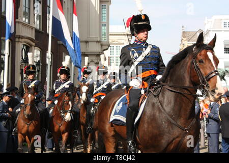 Équitation à la cavalerie Prinsjesdag (présentation annuelle de la politique du gouvernement au Parlement par la Reine) à La Haye, Hollande méridionale, Pays-Bas. Banque D'Images