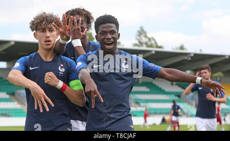 France's Adil Aouchiche célèbre son 4e but durant le championnat d'Europe Moins de 17 match de quart de finale au stade de Tallaght, Dublin. Banque D'Images