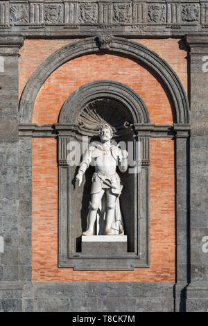 Des statues de rois de Naples, Palais Royal, Naples, Italie Banque D'Images