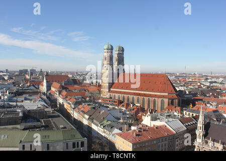 Vue panoramique sur la Frauenkirche (église Notre-Dame), Munich. Banque D'Images