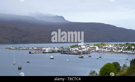Voir d'Ullapool sur la côte nord de l'itinéraire en voiture panoramique 500 dans le nord de l'Ecosse, Royaume-Uni Banque D'Images