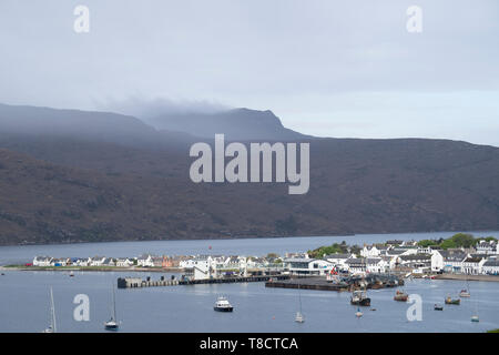 Voir d'Ullapool sur la côte nord de l'itinéraire en voiture panoramique 500 dans le nord de l'Ecosse, Royaume-Uni Banque D'Images
