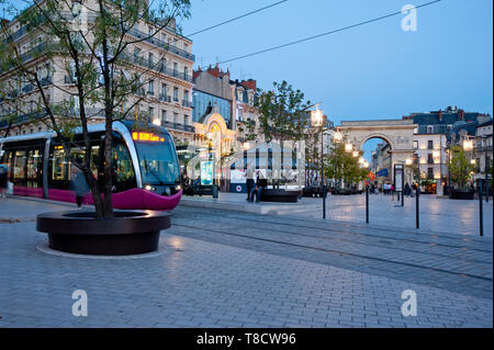 Dijon, Tramway, Place Darcy Banque D'Images