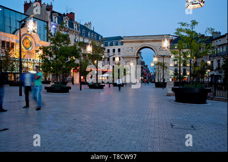 Dijon, Tramway, Place Darcy Banque D'Images