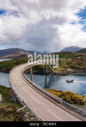 Kylesku Bridge sur la côte nord 500 route panoramique route in Sutherland, Highland, dans le nord de l'Ecosse, Royaume-Uni Banque D'Images