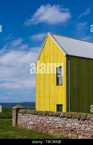 Le Inn at John O' Groats architecture moderne et coloré de hôtel à John O'Groats sur Côte Nord 500 route panoramiques en voiture dans le nord de l'Ecosse, Royaume-Uni Banque D'Images