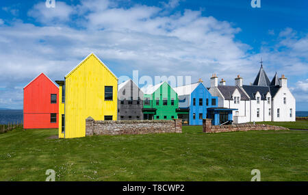 Le Inn at John O' Groats architecture moderne et coloré de hôtel à John O'Groats sur Côte Nord 500 route panoramiques en voiture dans le nord de l'Ecosse, Royaume-Uni Banque D'Images