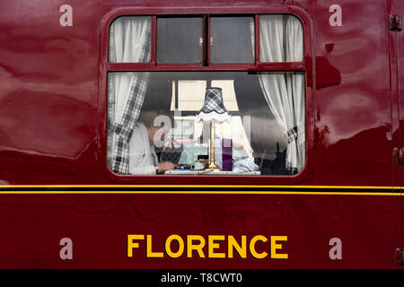 Côte ouest chemins chargés de touristes le train à vapeur Jacobite Station à Fort William en Ecosse, Royaume-Uni Banque D'Images