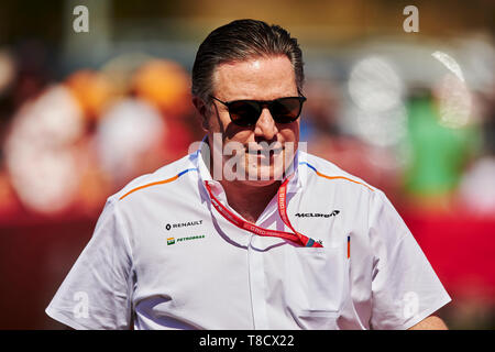 12 mai 2019, Circuit de Barcelona-Catalunya, Barcelone, Espagne ; la formule un Grand Prix d'Espagne, la journée de la course ; Zak Brown, chef de la direction de McLaren Racing et propriétaire de United Autosports arrive au circuit et répond aux fans avant le Grand Prix de Formule 1 Crédit : Pablo Guillen/Alamy Banque D'Images