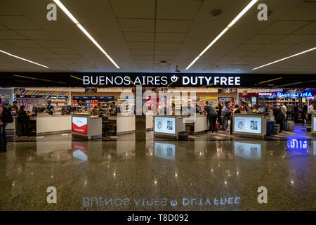 Les boutiques hors taxes à l'aéroport international Ministro Pistarini, Ezeiza, EZE, Buenos Aires, Argentine Banque D'Images