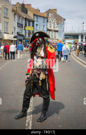 Homme habillé en pirate, Brixham, Devon UK Banque D'Images