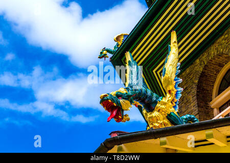 Détail du dragon sur le grand projet de rénovation après la pagode de Kew Gardens, London, UK Banque D'Images