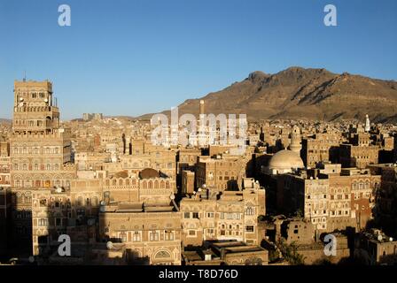 Le Yémen, Sana&# x2bd;un gouvernorat, Sanaa, vieille ville, classée au Patrimoine Mondial de l'UNESCO, l'architecture typique de la vieille ville, coucher du soleil Banque D'Images