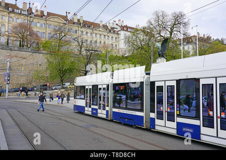 Genève, Suisse - 4 APR 2019- Vue d'un tramway sur la rue publique à Genève, qui possède un très bon système de transport public. Banque D'Images