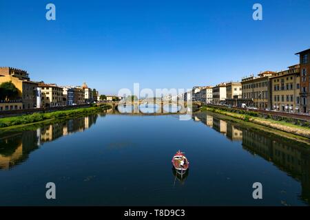 Italie, Toscane, Florence, le centre historique classé au Patrimoine Mondial par l'UNESCO, le Ponte Vecchio sur l'Arno Banque D'Images