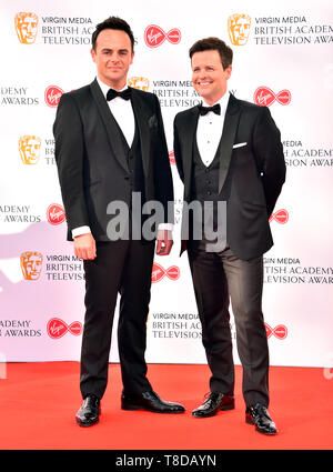 Anthony McPartlin (à gauche) et Declan Donnelly participant à la BAFTA TV awards Virgin Media, s'est tenue au Royal Festival Hall de Londres. Banque D'Images