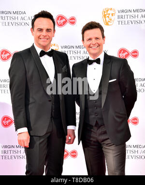 Anthony McPartlin (à gauche) et Declan Donnelly participant à la BAFTA TV awards Virgin Media, s'est tenue au Royal Festival Hall de Londres. Banque D'Images