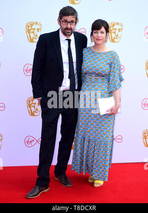 Louis Theroux et Nancy Strang participant à la BAFTA TV awards Virgin Media, s'est tenue au Royal Festival Hall de Londres. Banque D'Images