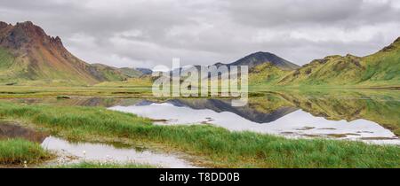 L'Islande, Région du Sud, la Réserve Naturelle de Fjallabak, lacs et montagnes autour de road F208 Banque D'Images