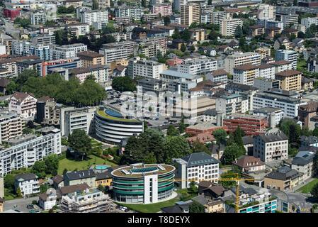 Suisse, Valais, Martigny, vue donnant sur le centre de la ville à partir de la route vers le col de la Forclaz Banque D'Images