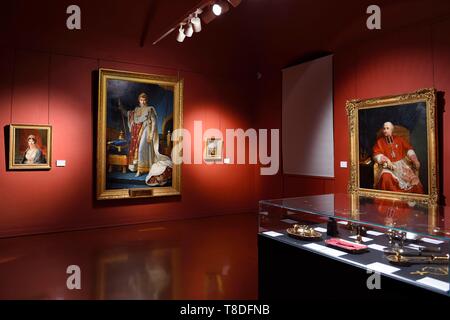 France, Corse du Sud, Ajaccio, Musée Fesch (le Musée des beaux-arts), hall de la collection napoléonienne, Laetitia Bonaparte gauche, le sacre de Napoléon dans le centre et un portrait du cardinal Fesch droit Banque D'Images