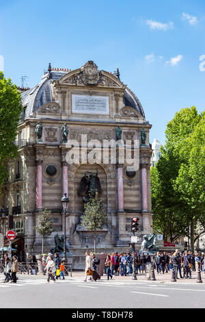 Fontaine Saint-Michel à Paris, France Banque D'Images