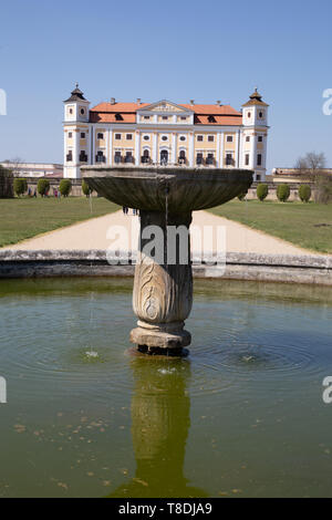 Un ensemble de bâtiments et de jardins baroque unique est l'État Milotice Chateau - région de Moravie du Sud, République Tchèque Banque D'Images