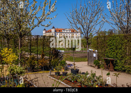 Un ensemble de bâtiments et de jardins baroque unique est l'État Milotice Chateau - région de Moravie du Sud, République Tchèque Banque D'Images