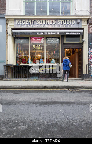 Regent Sounds sur Denmark Street, alias Tin Pan Alley, Londres, Angleterre, Royaume-Uni Banque D'Images