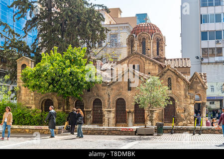 Athènes, Grèce - 26.04.2019 : l'église de Panaghia Kapnikarea, la plus ancienne église d'Athènes, situé dans le quartier commerçant, sur la rue Ermou Banque D'Images
