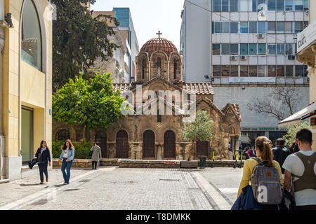 Athènes, Grèce - 26.04.2019 : l'église de Panaghia Kapnikarea, la plus ancienne église d'Athènes, situé dans le quartier commerçant, sur la rue Ermou Banque D'Images