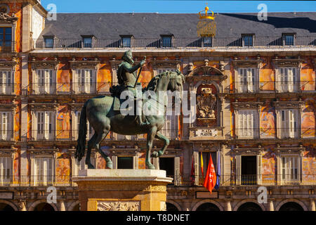 Monument équestre du roi Felipe III sur la Plaza Mayor. La ville de Madrid, Espagne. L'Europe Banque D'Images