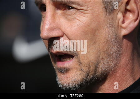 Hessen, Allemagne. 12 mai, 2019. 12 mai 2019, Hessen, Frankfurt/M. : Soccer : Bundesliga, l'Eintracht Frankfurt - FSV Mainz 05, 33e journée à la Commerzbank Arena. Adi l'entraîneur Francfort Hütter. Photo : Thomas Frey/DPA - NOTE IMPORTANTE : en conformité avec les exigences de la DFL Deutsche Fußball Liga ou la DFB Deutscher Fußball-Bund, il est interdit d'utiliser ou avoir utilisé des photographies prises dans le stade et/ou la correspondance dans la séquence sous forme d'images et/ou vidéo-comme des séquences de photos. Dpa : Crédit photo alliance/Alamy Live News Banque D'Images