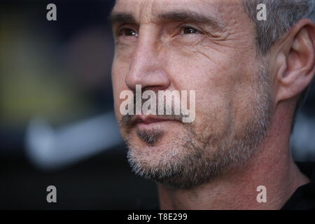 Hessen, Allemagne. 12 mai, 2019. 12 mai 2019, Hessen, Frankfurt/M. : Soccer : Bundesliga, l'Eintracht Frankfurt - FSV Mainz 05, 33e journée à la Commerzbank Arena. Adi l'entraîneur Francfort Hütter. Photo : Thomas Frey/DPA - NOTE IMPORTANTE : en conformité avec les exigences de la DFL Deutsche Fußball Liga ou la DFB Deutscher Fußball-Bund, il est interdit d'utiliser ou avoir utilisé des photographies prises dans le stade et/ou la correspondance dans la séquence sous forme d'images et/ou vidéo-comme des séquences de photos. Dpa : Crédit photo alliance/Alamy Live News Banque D'Images