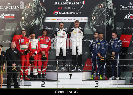 Silverstone, UK. 12 mai, 2019. Podium Coupe Pro-Am avec # 1 pilotes Ram Vos Remon & Tom Onslow-Cole, # 2 pilotes AF Corse Niek Hommerson, Louis Machiels & Andrea Bertolini, # 3 Oman Racing avec pilotes Sport TF Salih Yoluc, Ahmad Al Harthy & Charlie Eastwood au cours de la 2019 GT série Blancpain Endurance Cup sur le circuit de Silverstone, Silverstone, en Angleterre, le 12 mai 2019. Photo par Jurek Biegus. Usage éditorial uniquement, licence requise pour un usage commercial. Aucune utilisation de pari, de jeux ou d'un seul club/ligue/dvd publications. Credit : UK Sports Photos Ltd/Alamy Live News Banque D'Images