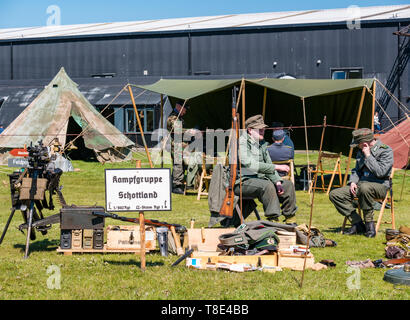 Musée de l'aviation, East Fortune, East Lothian, Scotland, UK 12 mai 2019. L'expérience de guerre : une journée en famille avec toutes les choses liées à la guerre mondiale, y compris par les Amis de performance équestre d''Onno, un affichage d'infanterie par Gordon Highlanders et affichage par Scots dans la Grande Guerre group a propos de matériel militaire et des armes à feu. Amd britannique camps allemands et de l'équipement ainsi que les ventes de véhicules de l'armée américaine a également sur l'affichage Banque D'Images