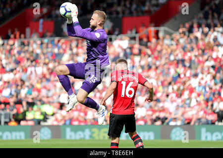 Southampton, UK. 12 mai, 2019. Huddersfield Town gardien Joel Coleman rassemble la balle aérienne au cours de la Premier League match entre Southampton et Huddersfield Town au St Mary's Stadium, Southampton le dimanche 12 mai 2019. (Crédit : Jon Bromley | MI News) usage éditorial uniquement, licence requise pour un usage commercial. Aucune utilisation de pari, de jeux ou d'un seul club/ligue/dvd publications. Photographie peut uniquement être utilisé pour les journaux et/ou à des fins d'édition de magazines. Crédit : MI News & Sport /Alamy Live News Banque D'Images