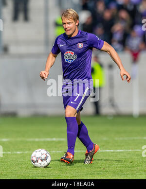 Aue, l'Allemagne. 12 mai, 2019. Soccer : 2ème Bundesliga, Erzgebirge Aue - Greuther Fürth-Mer, 33e journée, dans le Sparkassen-Erzgebirgsstadion. Uae Jan Hochscheidt sur la balle. Crédit : Robert Michael/dpa-Zentralbild/DPA - Utilisez uniquement après accord contractuel/dpa/Alamy Live News Banque D'Images